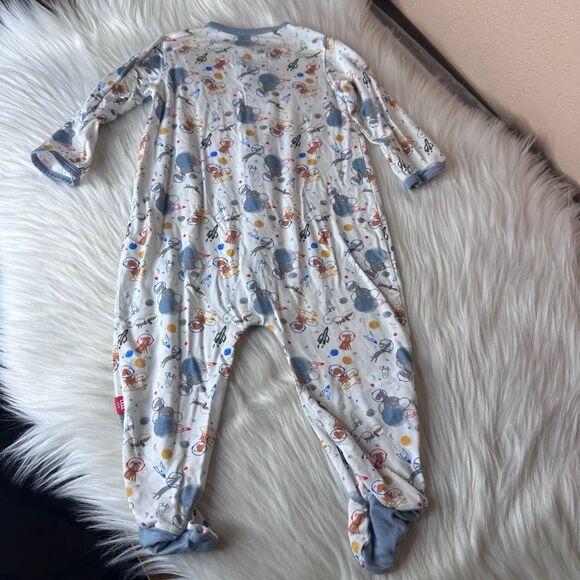 Magnetic Me Astro Pups Magnetic Footie Size 6-9 Months - Picture 8 of 9